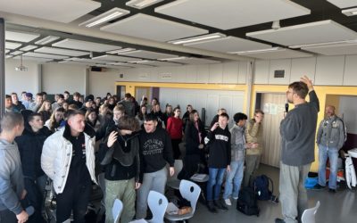 Poetry-Slam-Workshop mit Lars Ruppel an der Schrenzerschule – Zehntklässler entdecken ihr lyrische Talent