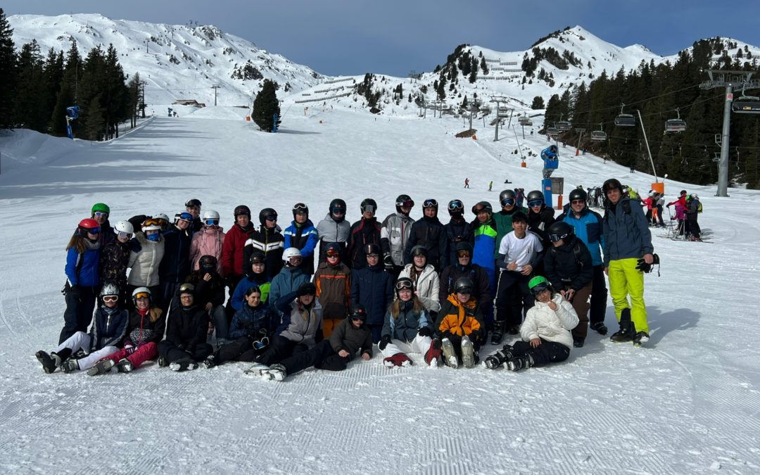 Schrenzerschüler lernen im Zillertal das Skifahren