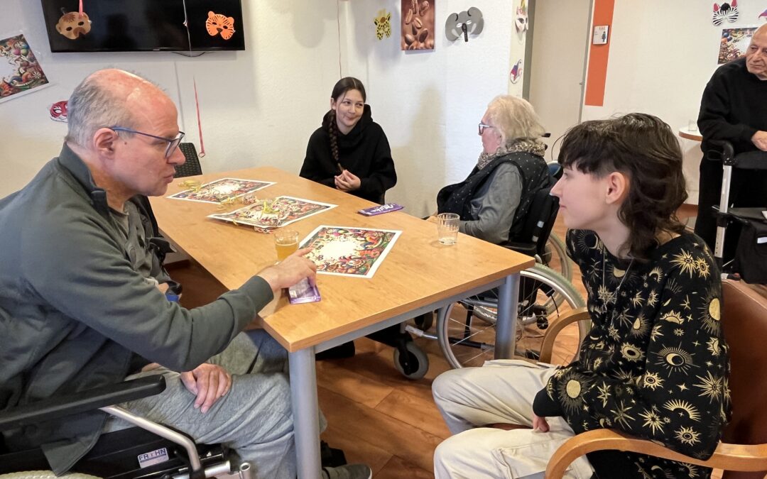 Schrenzerschülerinnen besuchten Schreibpartner im Haus Evergreen