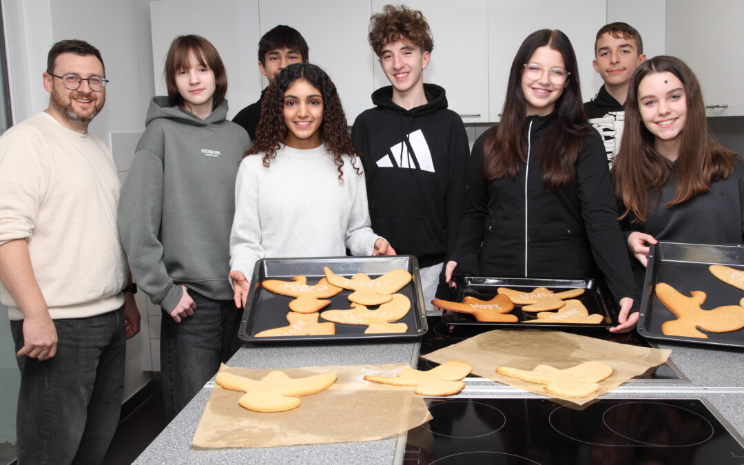 Friedenstauben backen und über Frieden reden