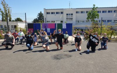 Schrenzerschule zeigt Flagge gegen Rassismus