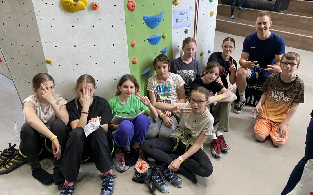 Schrenzerschule nimmt erstmals am Regionalentscheid des schulübergreifenden Kletterwettbewerbs in Gießen teil