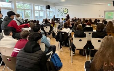 Lesung der OVAG-Jugend-Literaturpreisträgerin Debora Kladt an der Schrenzerschule
