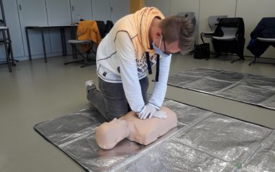 Schulsanitäter beleben die Schrenzerschule